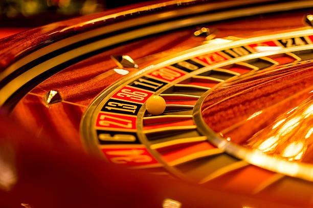 singatoto Infinite Blackjack live dealer studio showing multi-camera broadcast and player betting interface
